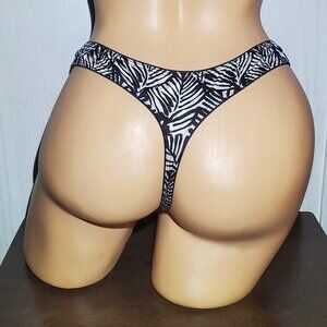 Victoria's Secret Thong Panties. New with Tags Size Large.